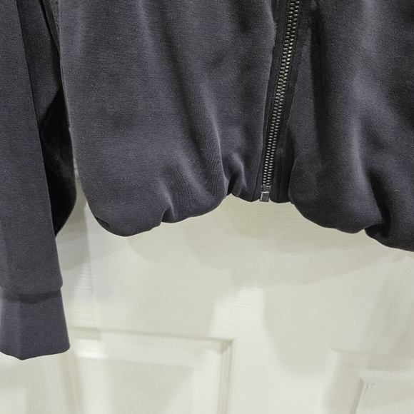EUC Athleta Black Seasoft Bubble Hem Full Zip Size Small - Picture 8 of 11
